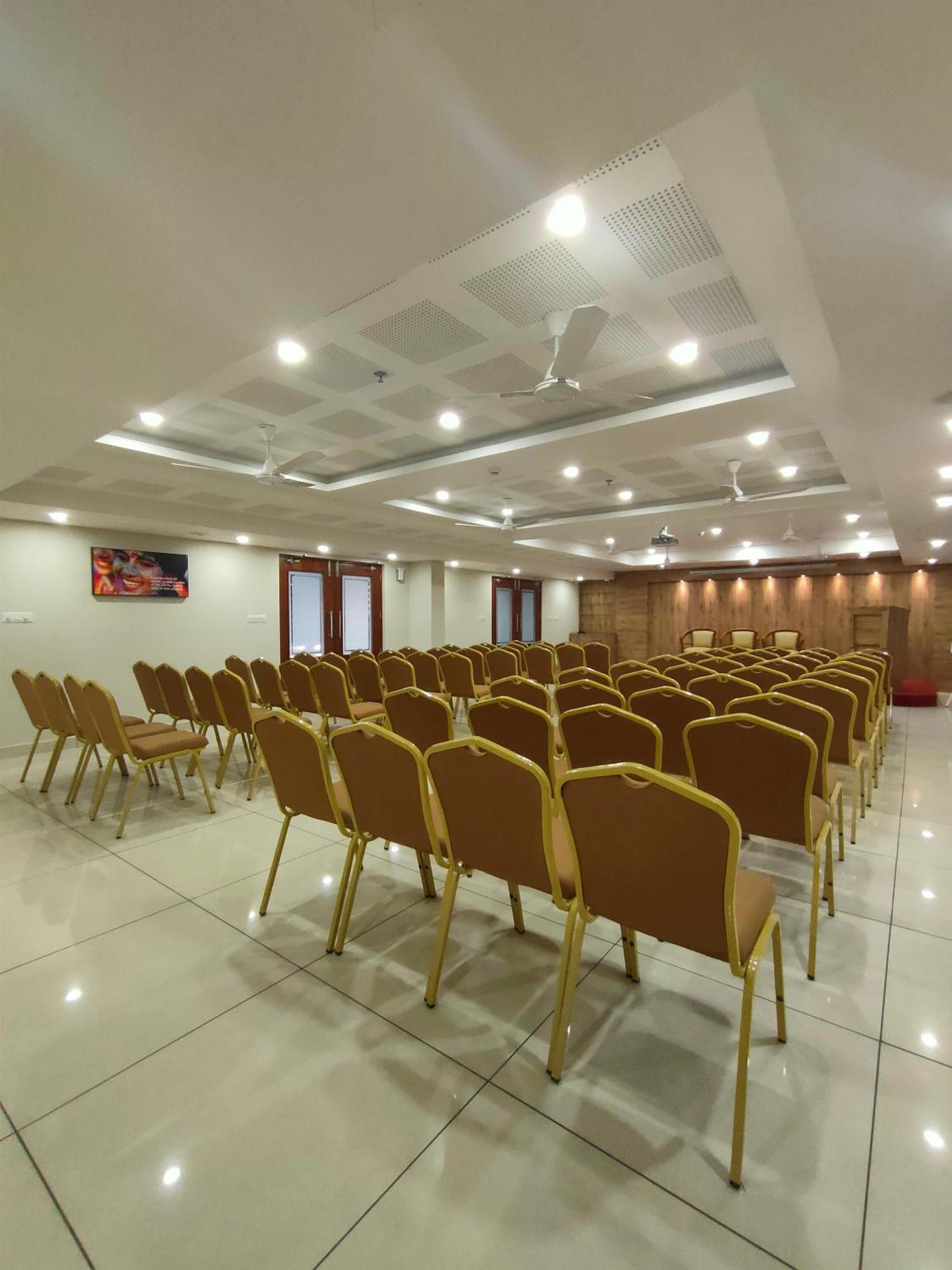 Lumbini Supreme Otel Thrissur Dış mekan fotoğraf